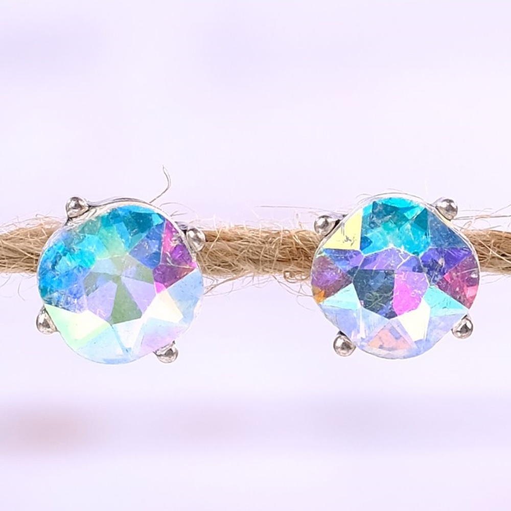 Iridescent stud earrings